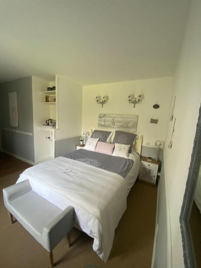 Bed and Breakfast La Grange D'Helene Шоле Екстер'єр фото