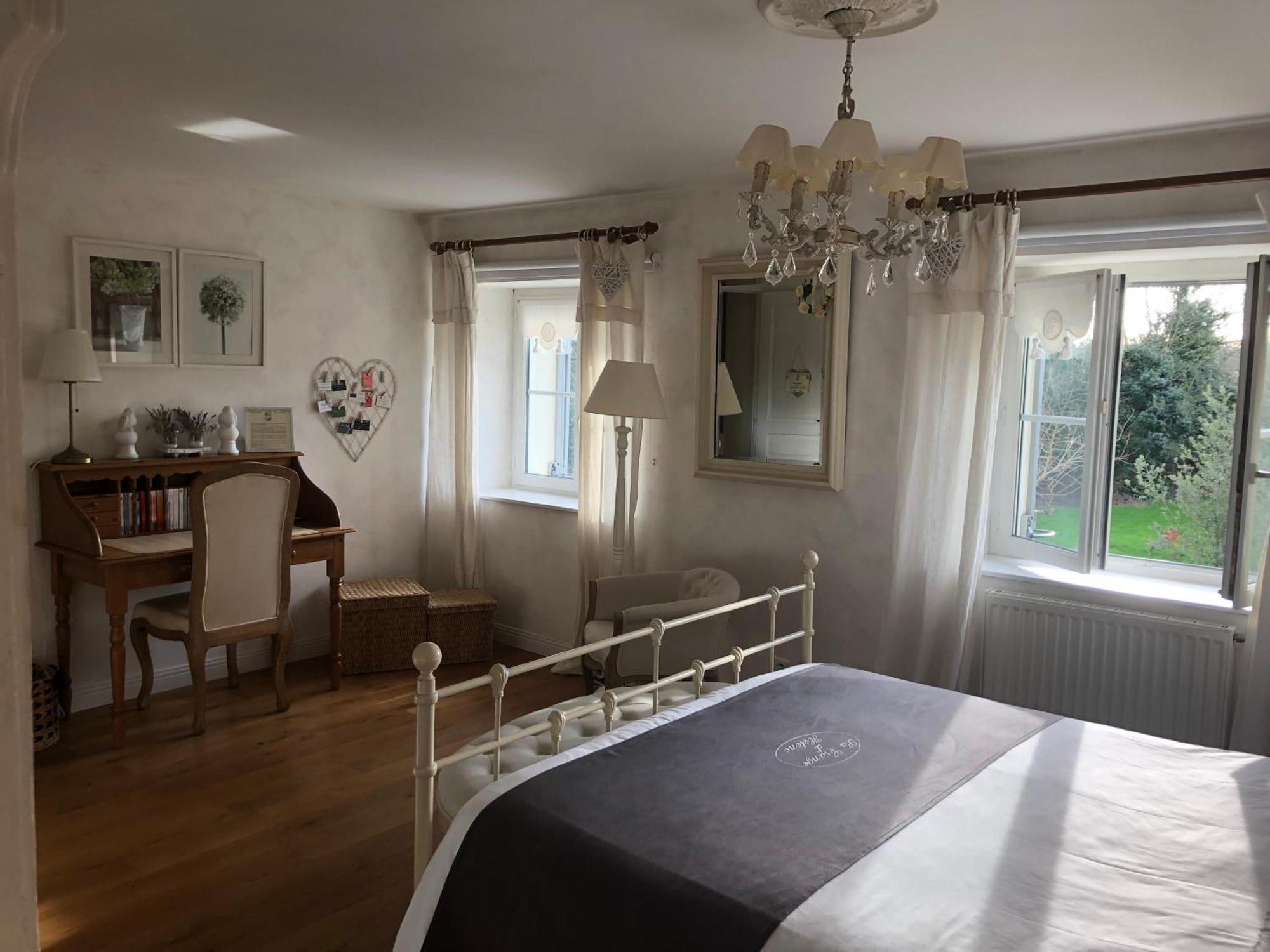 Bed and Breakfast La Grange D'Helene Шоле Екстер'єр фото