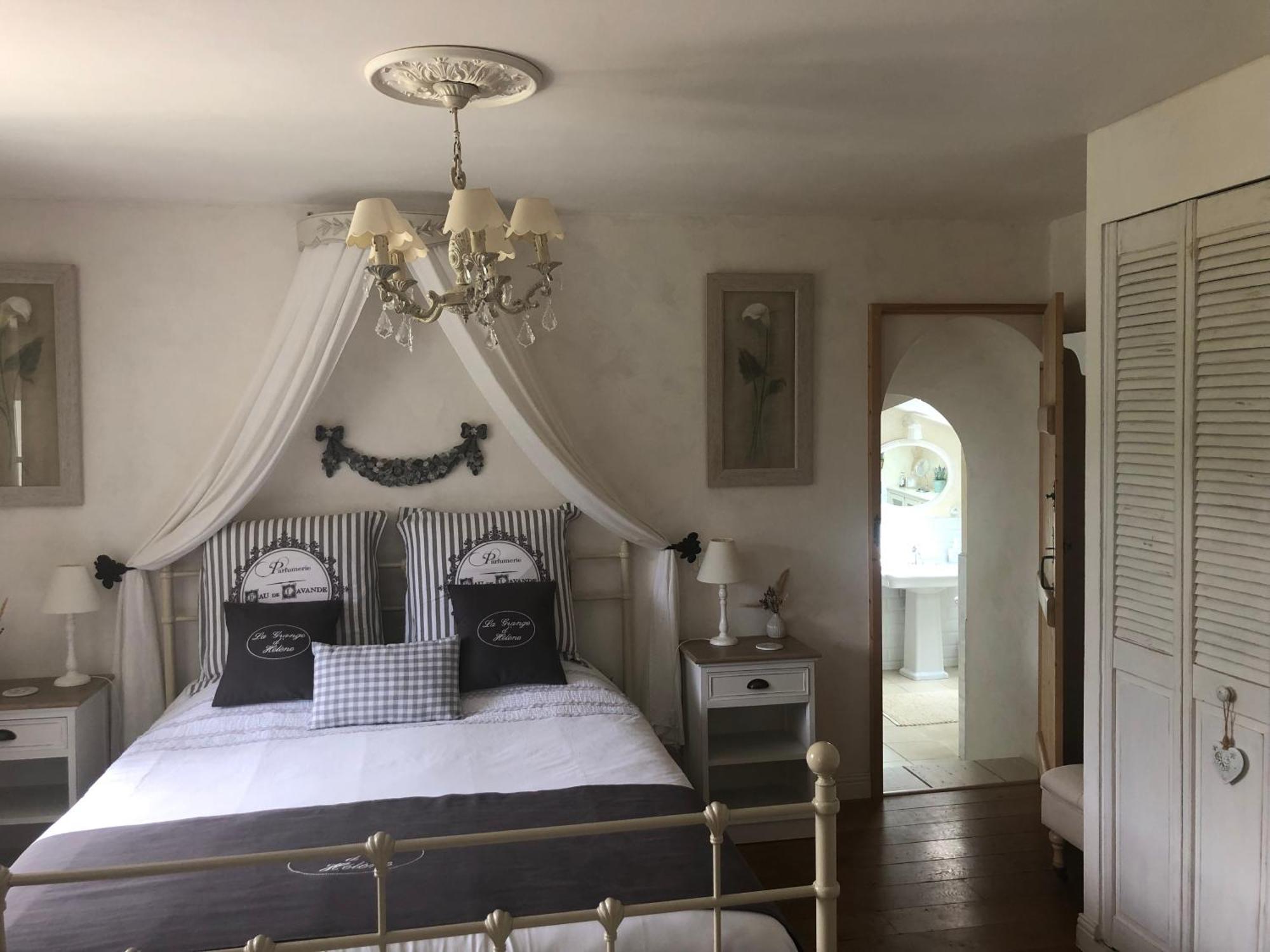 Bed and Breakfast La Grange D'Helene Шоле Екстер'єр фото